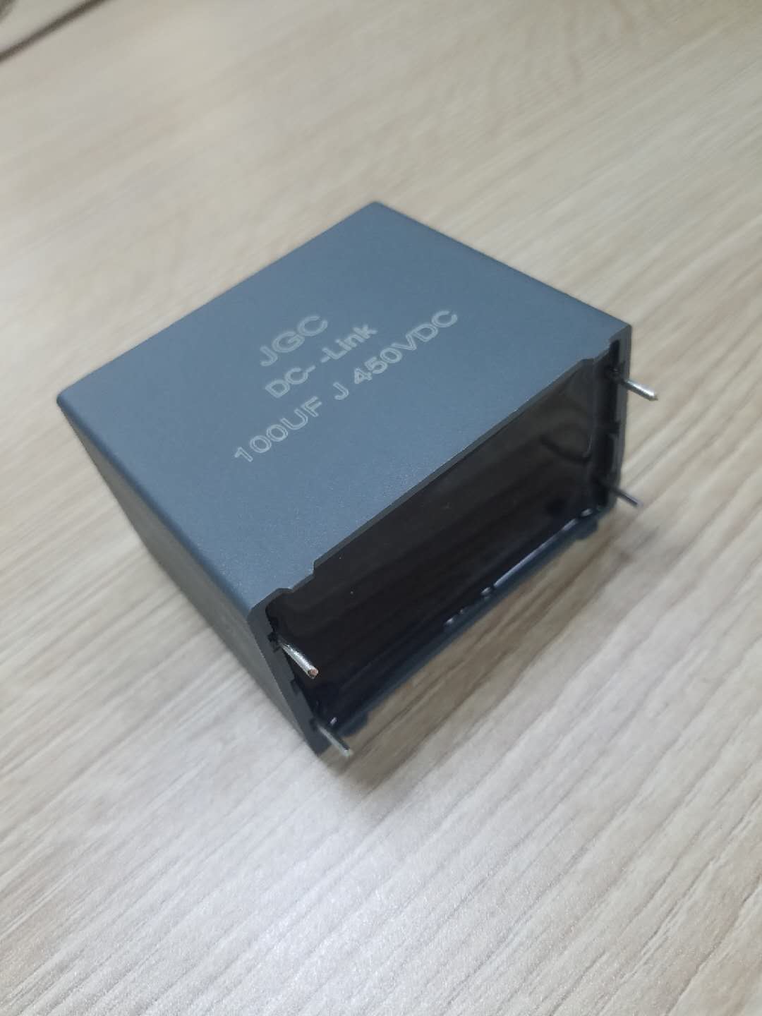 電容器在使用時(shí)會(huì)產(chǎn)生哪些問題？(圖1)